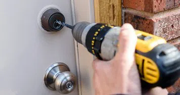Security Locksmith Services Lakewood, CA 562-263-5457 - 13-Key-Broke-In-Lock