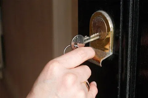 Security Locksmith Services Lakewood, CA 562-263-5457 - 7-Door-Unlock